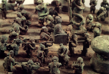 西汉杀人祭柱场面铜贮贝器[图]
