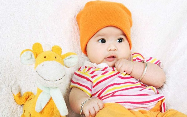 如何参考双胞胎女儿洋气名字大全取名 坚持取名须相似的原则