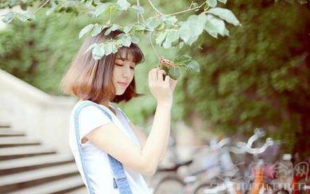 水瓶座四种血型性格分析 AB型血水瓶座女生的性格多变又神秘