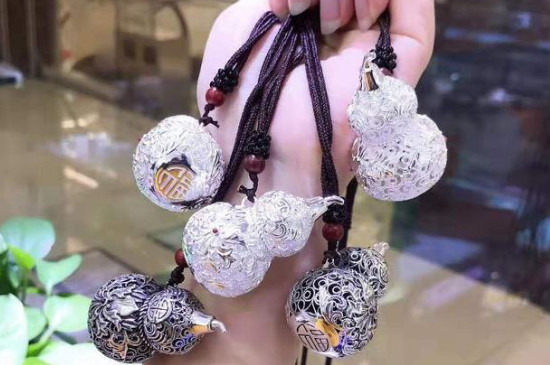 黑兔年要带什么饰品好